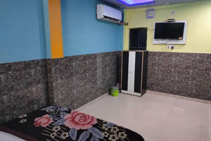 Room 4 of 12