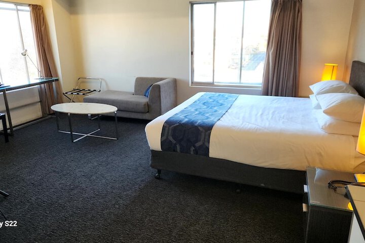 Room 25 of 47