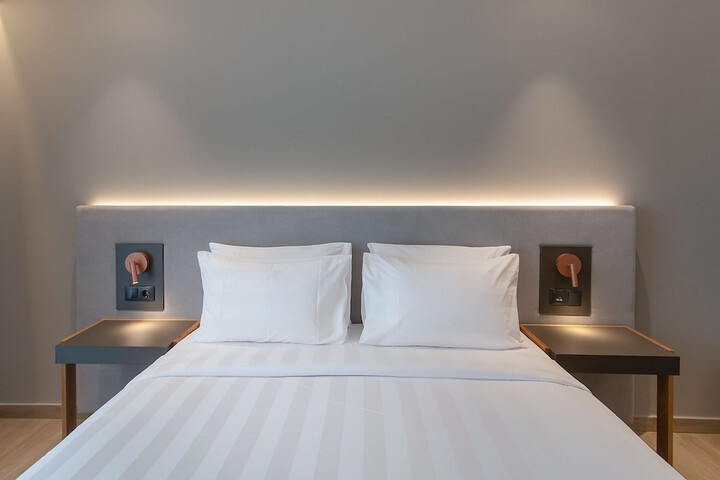 Room 15 of 106