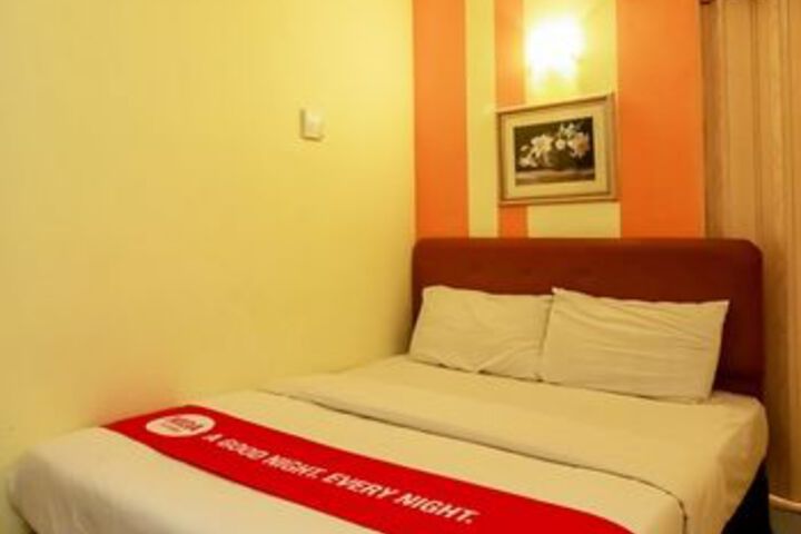 Room 11 of 12