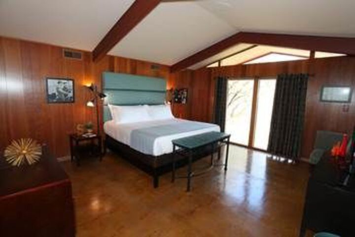 Room 21 of 42