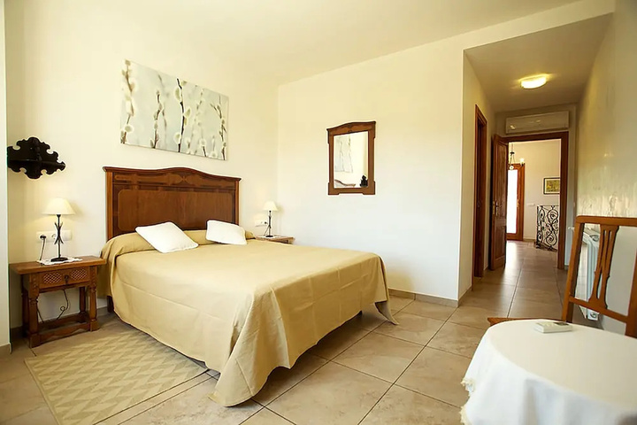 Room 2 of 17
