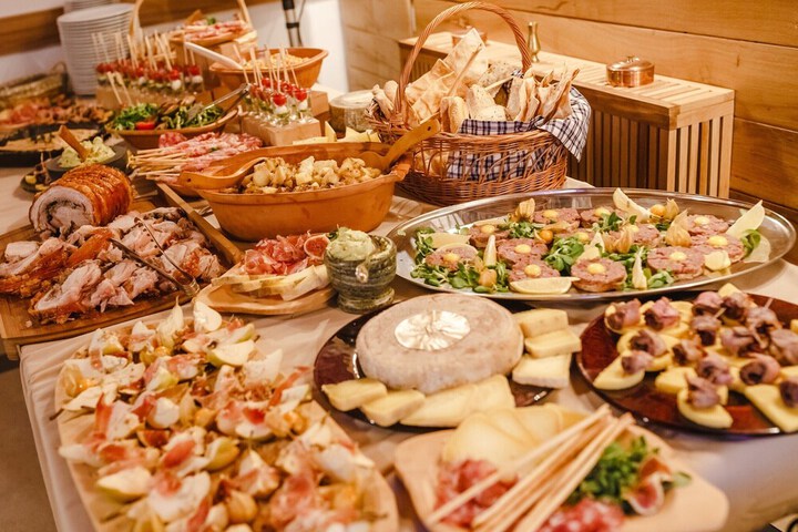 Dining 72 of 90