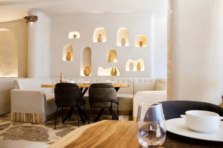 Dining 49 of 81