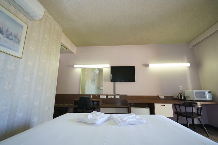 Room 7 of 32