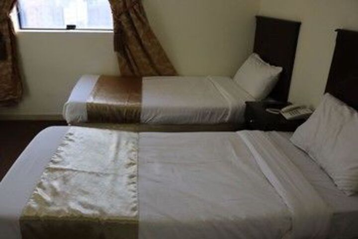Room 13 of 27