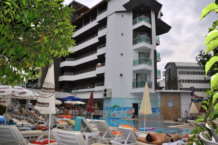 Hotel Pool