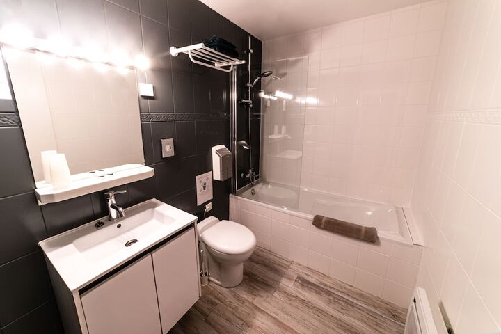 Room 16 of 26