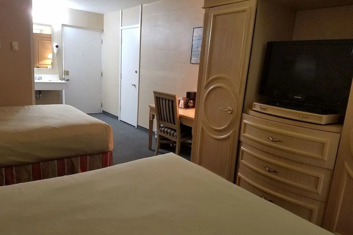 Room 6 of 7