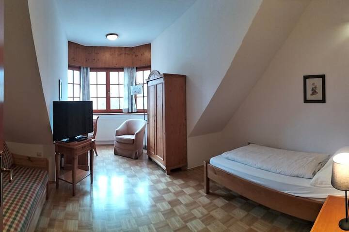 Room 8 of 33