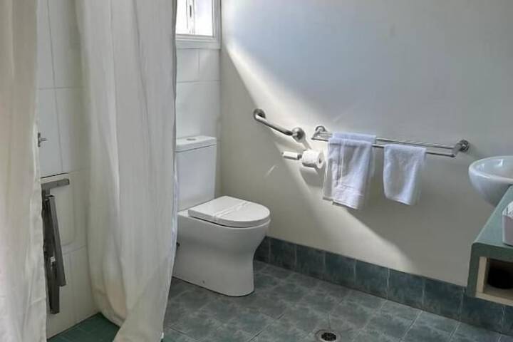 Room 16 of 33
