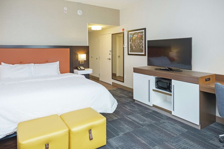 1 King Bed Accessible (12 of 27)