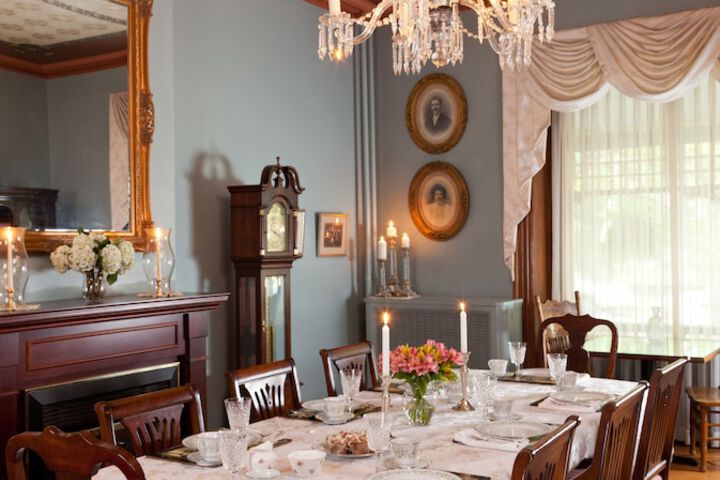 Dining 35 of 75