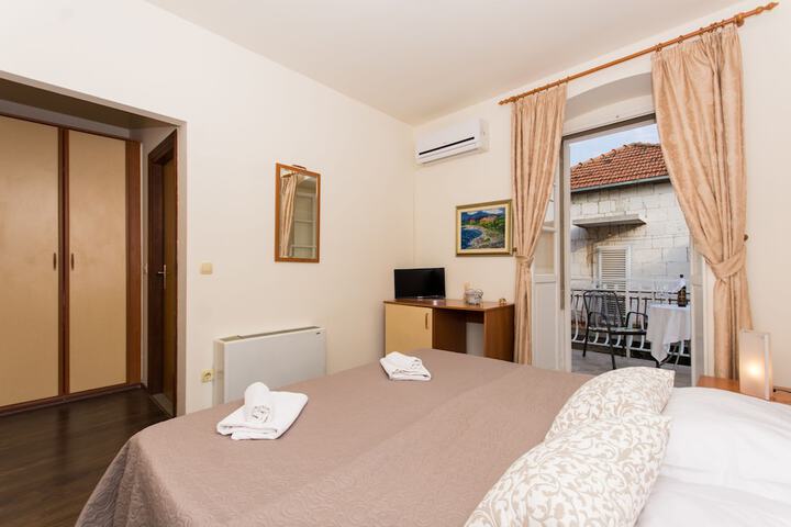 Room 4 of 54