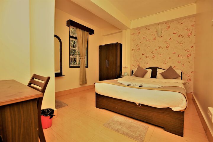 Room 12 of 25