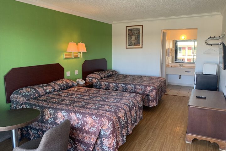 Room 4 of 30