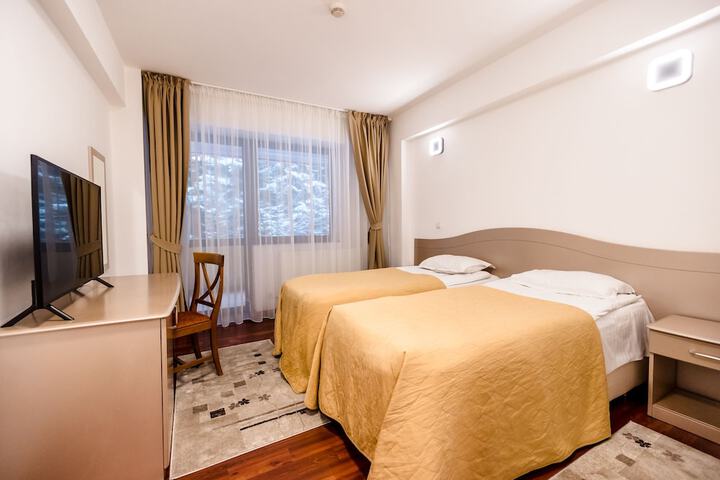 Room 16 of 146