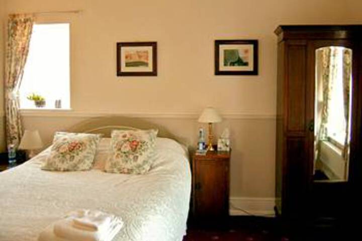 Room 5 of 15