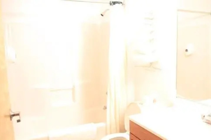 Room 8 of 18