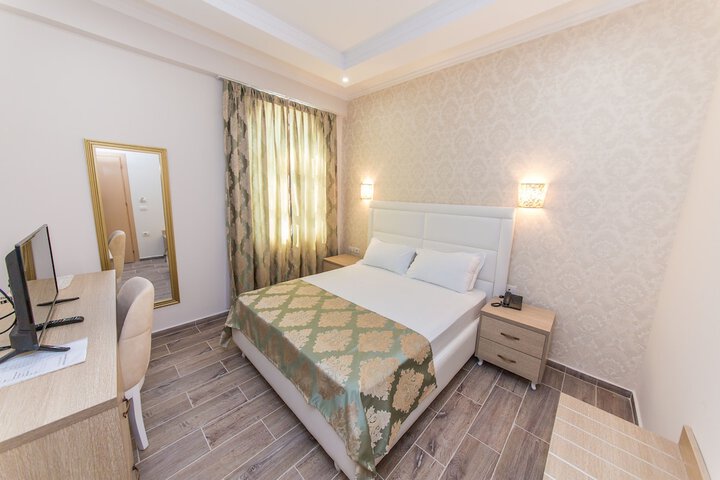 Room 12 of 48