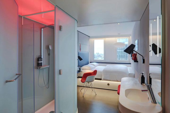 Room 16 of 53