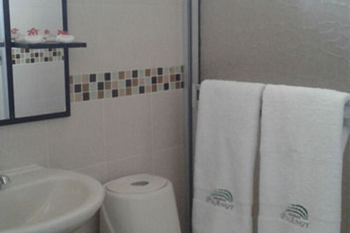 Room 3 of 40