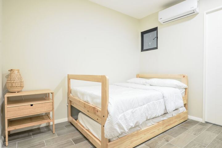 Room 4 of 122