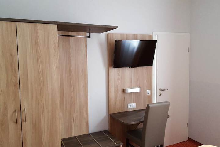 Room 7 of 61