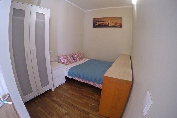 Room 4 of 79