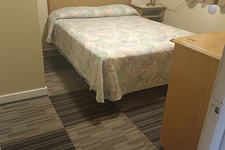 Room 10 of 68