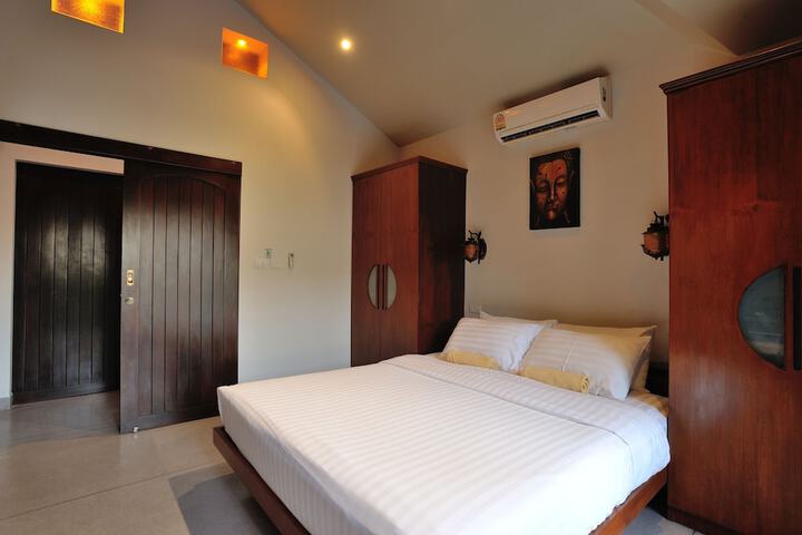 Room 9 of 38