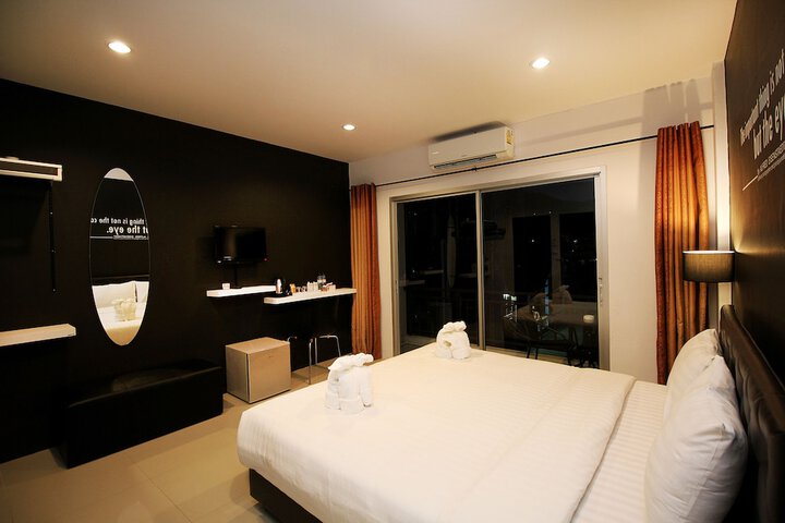Room 11 of 48