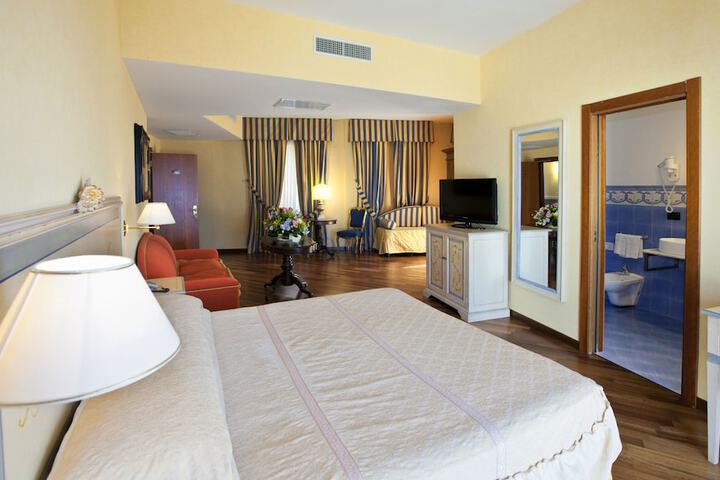 Room 7 of 75