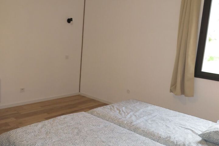 Room 9 of 28