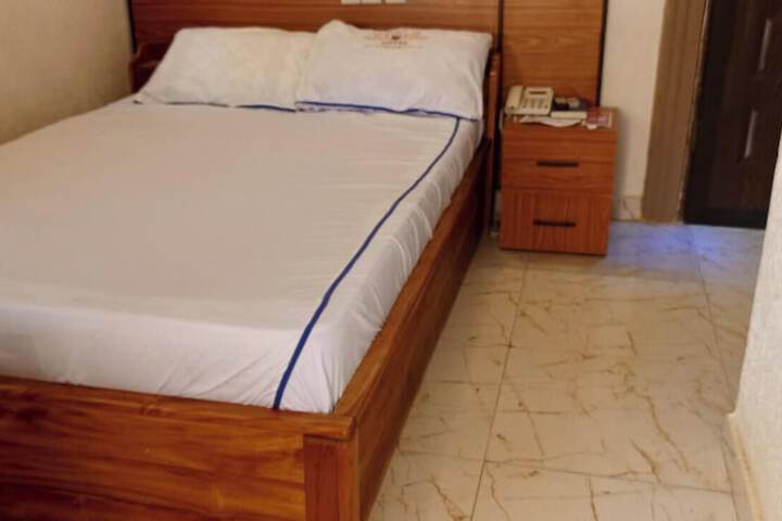 Room 46 of 285
