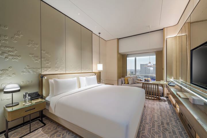 Room 14 of 90