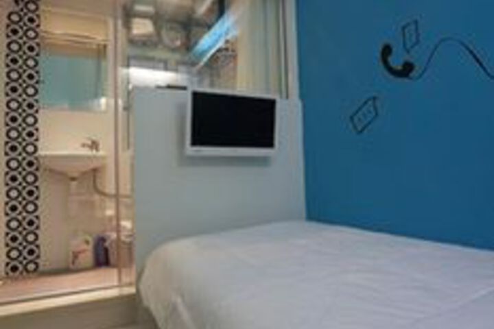 Room 16 of 93