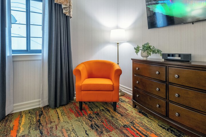 Room 102 of 251