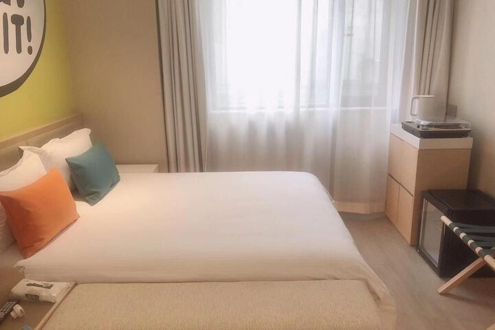 Room 18 of 33