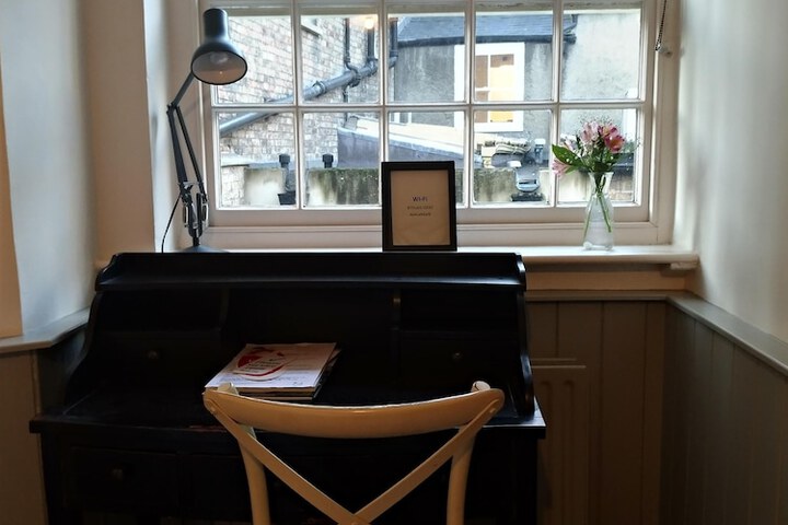 Room 16 of 27