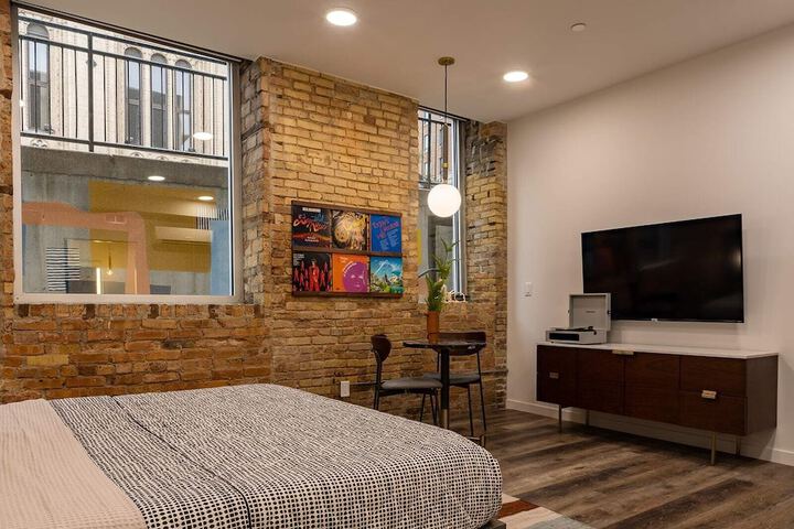Room 6 of 27