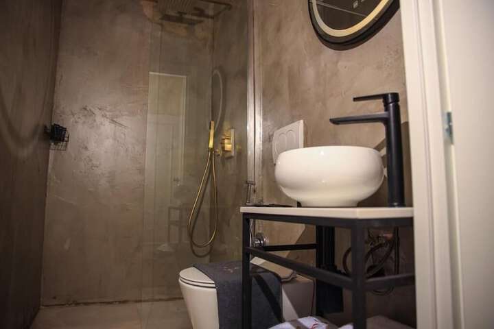 Room 25 of 53