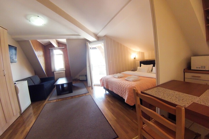 Room 35 of 64
