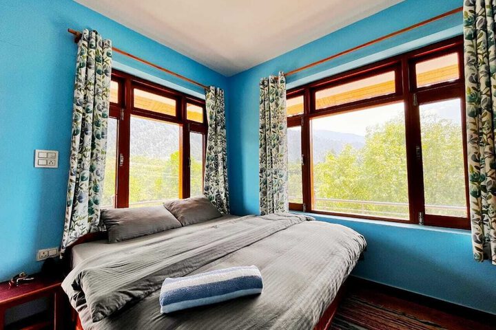 Room 2 of 2