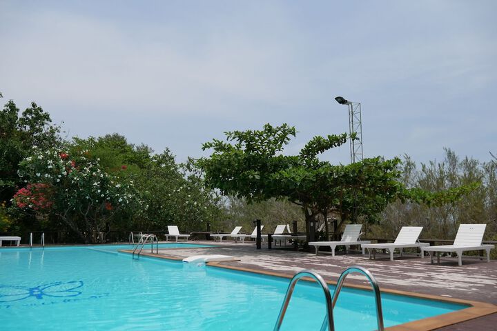 Hotel Pool