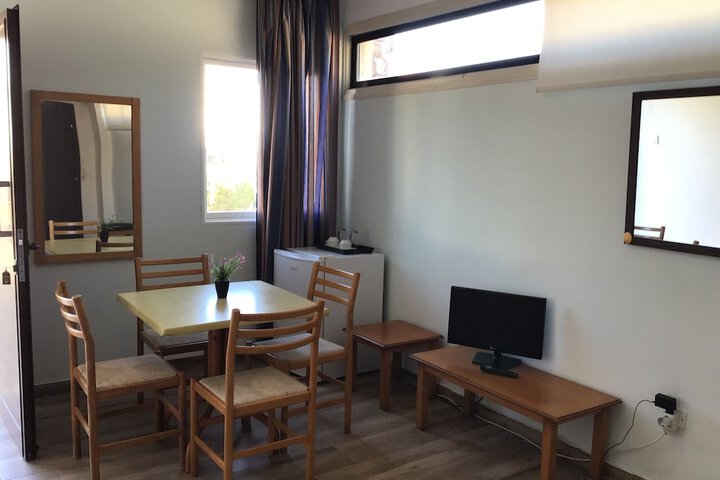 Room 12 of 38