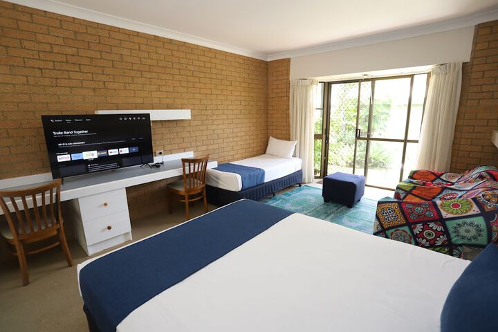 Room 27 of 100