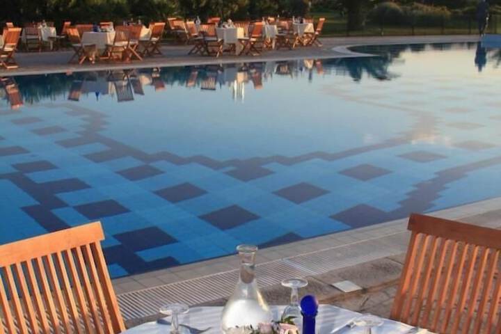 Pool 10 of 26