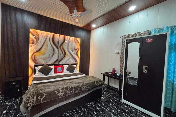 Room 4 of 25