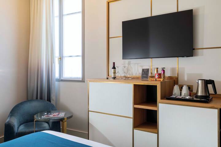 Room 15 of 40